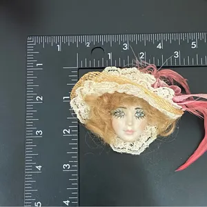 Vintage Porcelain Face Victorian Lady Head with Fascinator Hat Brooch 21g thumbnail 5
