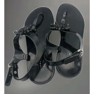 Coach Womens Hilda Jelly Black Floral Beaded Buckle Thong Sandals Size 6B thumbnail 2