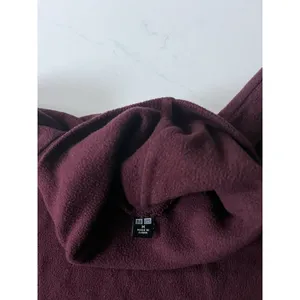 Uniqlo Heattech Fleece Turtleneck Medium Burgundy thumbnail 4
