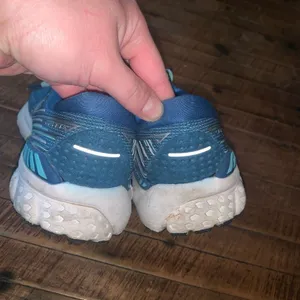 Brooks running two tone blue athletic 8.5B tennis shoes thumbnail 3