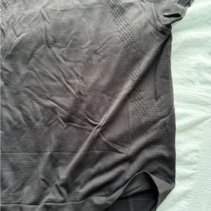 Lululemon Athletica Black Fitted Short Sleeve Tee thumbnail 3
