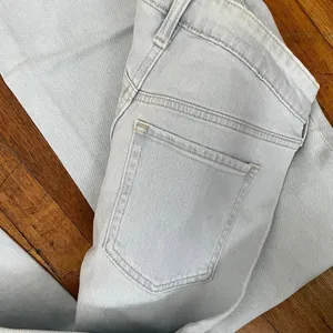 NWT Old Navy wide straight leg low rise light wash blue jeans women size‎ 4 thumbnail 5