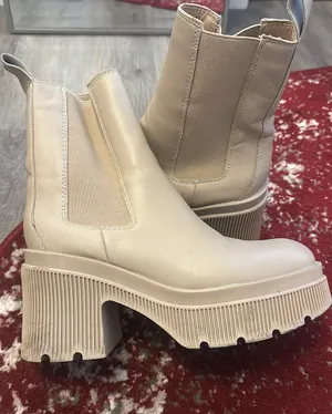Miss Lola Platform Boots thumbnail 1
