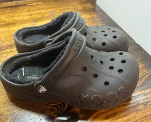 Crocs Black Fur Lined‎ Clogs Size Women 6 thumbnail 1