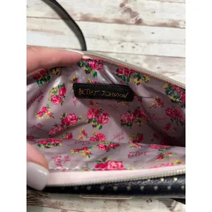 Betsey Johnson Crossbody Bag Perforated Hearts Black White Pink Gold Chain thumbnail 4