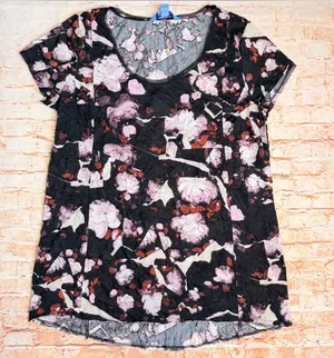 Simply Vera Vera Wang | Plum & Black Floral Crinkle Short Sleeve Blouse thumbnail 1