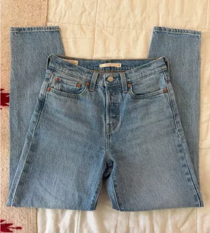 Levi’s Wedgie Jeans thumbnail 1