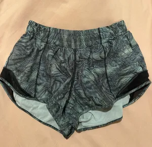 Lululemon Hotty Hot Short 2.5” thumbnail 1