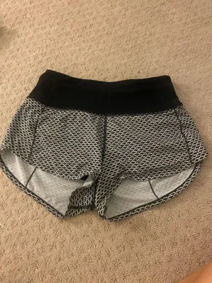 Lululemon Black White Pattern Shorts thumbnail 1