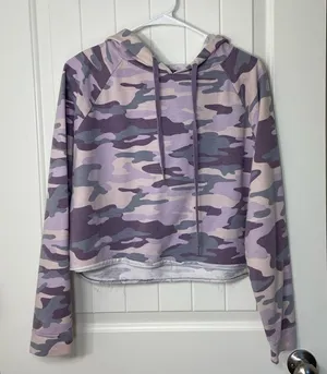 EUC Wild Fable women’s pink purple‎ cropped camouflage pullover hoodie shirt XL thumbnail 1