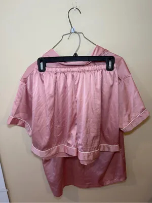 Classic Pink Short-Sleeve Satin Pajama Top with White Piping thumbnail 4