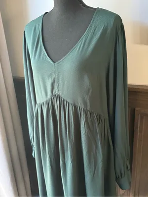Knox Rose Women's Boho V-Neck Long Sleeve Dress in Forest Green large thumbnail 2