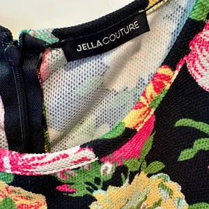 Women's Jella Couture Fit‎ And Flare Floral Print Dress Size Medium EUC thumbnail 3