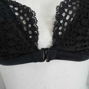 Victoria's Secret M Bralette Black Lace Racerback Front Clasp Scalloped Trim thumbnail 5