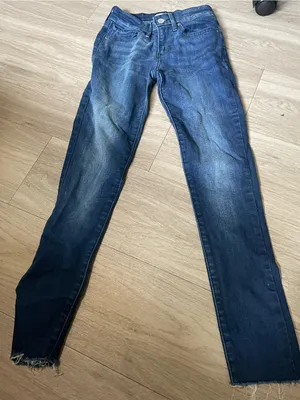 Levi's Women's Skinny Jeans in Medium-Dark Blue thumbnail 1