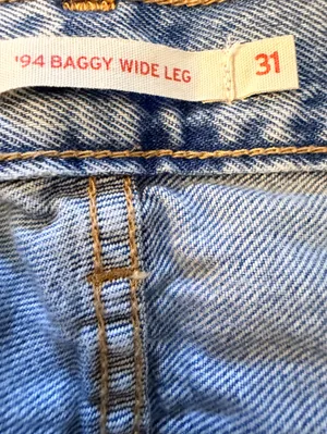 Levi’s ‘94 Wide Leg Baggy Jeans Distressed Cropped thumbnail 4