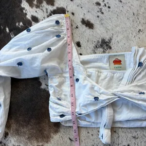 FARM RIO White Embroidered 3D Floral Top Size Small‎ Front Tie thumbnail 7