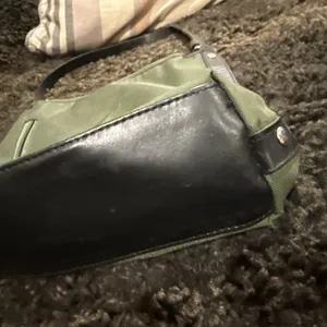 Moschino Redwall Italy Vintage Army Green Nylon Shoulder Tote Bag thumbnail 10