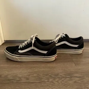 Vans Black and White sneakers thumbnail 3