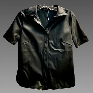 *NWOT* Leather‎ Button Up Short Sleeve Shirt-SM thumbnail 1