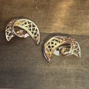 Vintage swirly filigree crescent clip on earrings thumbnail 6