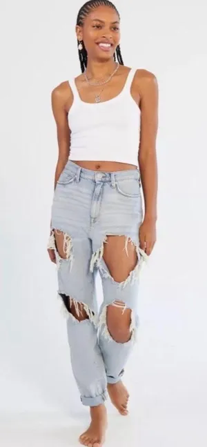 Urban Outfitters Light Wash Blue Denim BDG High-Waisted Mom Jean thumbnail 2
