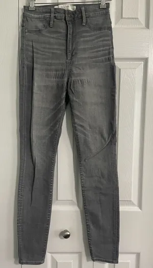 Abercrombie & Fitch Gray Skinny Jeans thumbnail 1