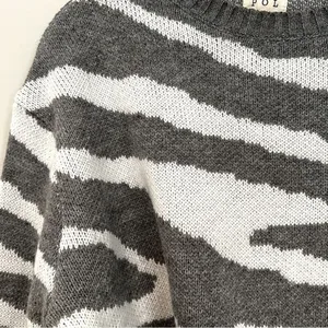 POL Prudencia Zebra Sweater Women's Small Gray‎ White Animal Print Crewneck thumbnail 5