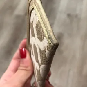 Coach Gold Logo Card Holder Wallet thumbnail 4