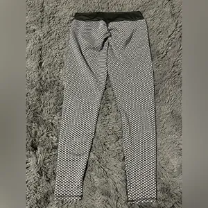 Women’s XL Butt Enhancing Leggings NWOT thumbnail 2