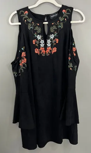 Sugar Lips Dress Womens Medium Black Great Cold Shoulder Floral Embroidery D5110 thumbnail 1