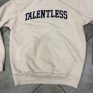TALENTLESS Beige Pullover Hoodie Sweatshirt Graphic Print Casual Preppy Sz M thumbnail 3