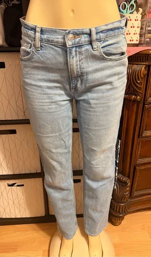 American Eagle Light Wash Women's Straight Jeans thumbnail 1