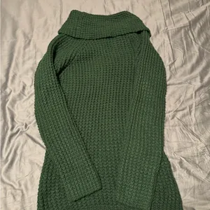 Cozy Green Cowl Neck Sweater with Textured Knit Size M thumbnail 2