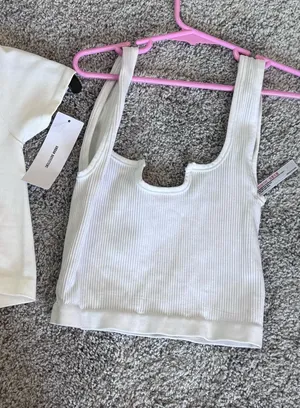 Urban Outfitters Crop tops thumbnail 1