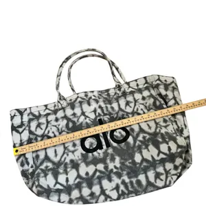 Alo Yoga Iconic Shopper Tote in a gray tie-dye cotton canvas material thumbnail 4