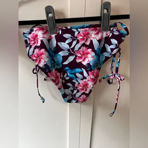 Cupshe‎ Purple Floral Women’s Bikini Bottom With Ties On Side Size Medium thumbnail 3