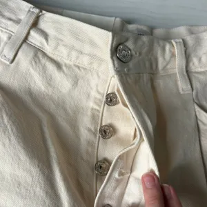 NWT Citizens of Hummanity Franca Pleated Short in Marzipan Cream Size 28 thumbnail 10