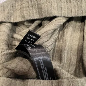Free people movement olive cropped tank XS women thumbnail 7
