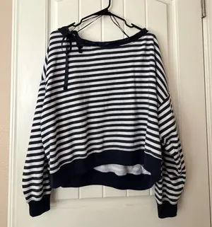 Hollister Crewneck thumbnail 1
