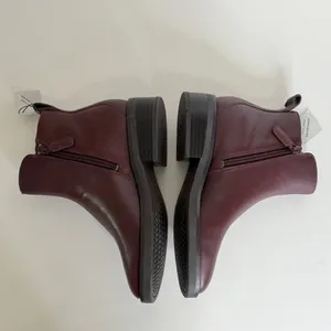 NWT!! COLE HAAN River Chelsea Boots Bloodstone Burgundy Leather Women's Size 5 thumbnail 4