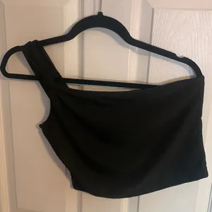 SHEIN Cropped One shoulder Shirt thumbnail 1