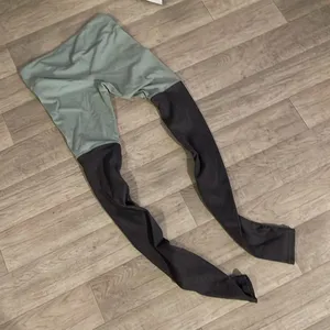 Alo green gray ribbed leg leggings sweat pants medium thumbnail 5
