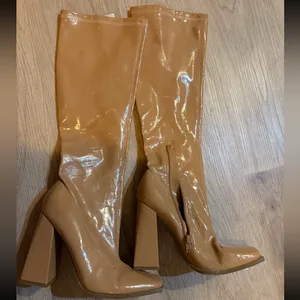 Liquid leather stacked tall Stylish Tan Women's Boots size 8 thumbnail 4