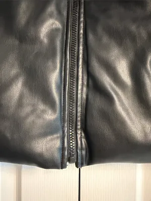 Zara Women’s XS Black Faux Puffer Leather Cropped Vest Zip Front Pockets NWT thumbnail 3