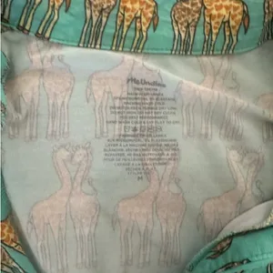 MeUndies Women’s Pajama Set Giraffe Print Button Up Top & Shorts Size M thumbnail 3