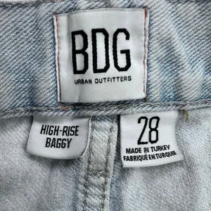 BDG Urban Outfitters High Rise Baggy Jeans Light Wash Wide Leg Denim Size 28 thumbnail 8
