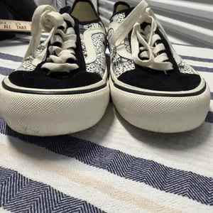 Vans Old Skool VR3 Cush Floral Sneakers Black White Lace Up Shoes Unisex Size 8 thumbnail 3
