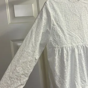 ZARA White Eyelet Flowy 3/4 Button Up Peplum Shirt- Small thumbnail 9