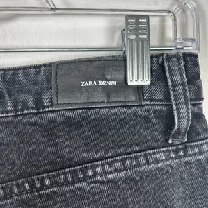 ZARA Acid-Wash black denim high-waist straight leg raw hem jeans Size 8 US‎ thumbnail 6